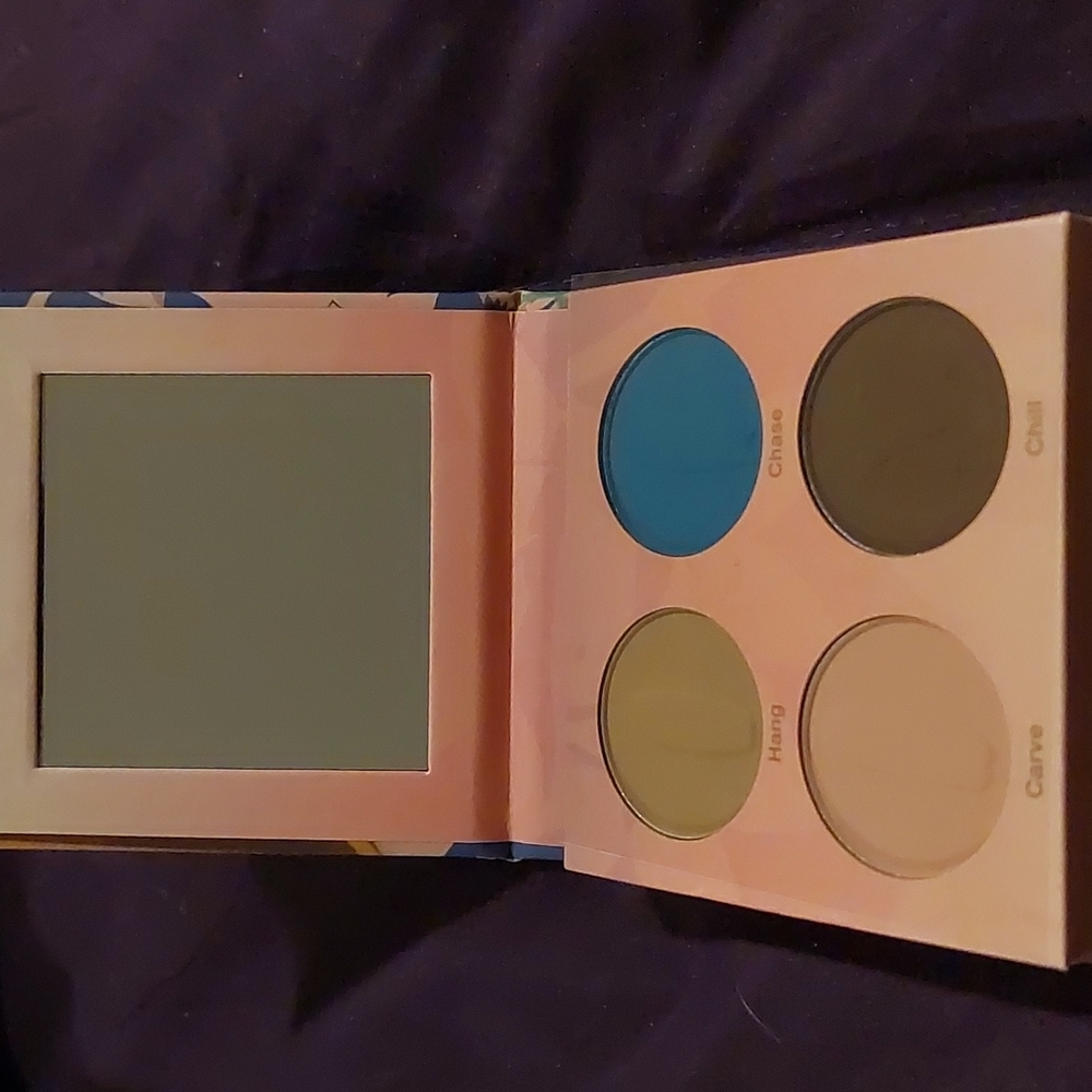 Assorted Makeup - Picture 7 of 10